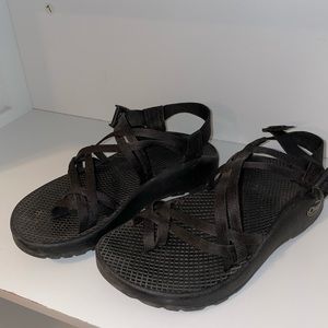 Women’s wide-width chacos